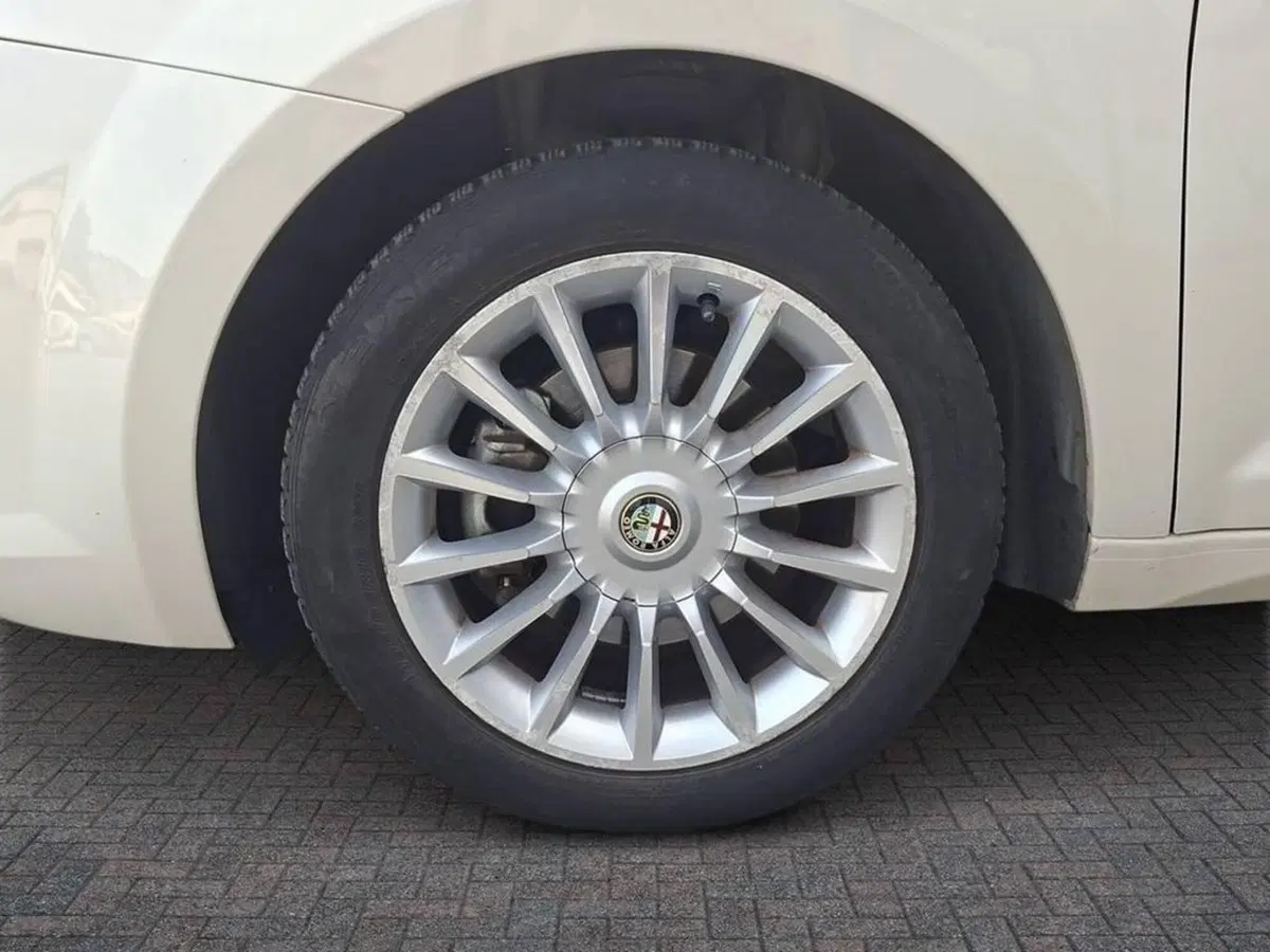 Alfa Romeo MiTo usata a Torino (7)