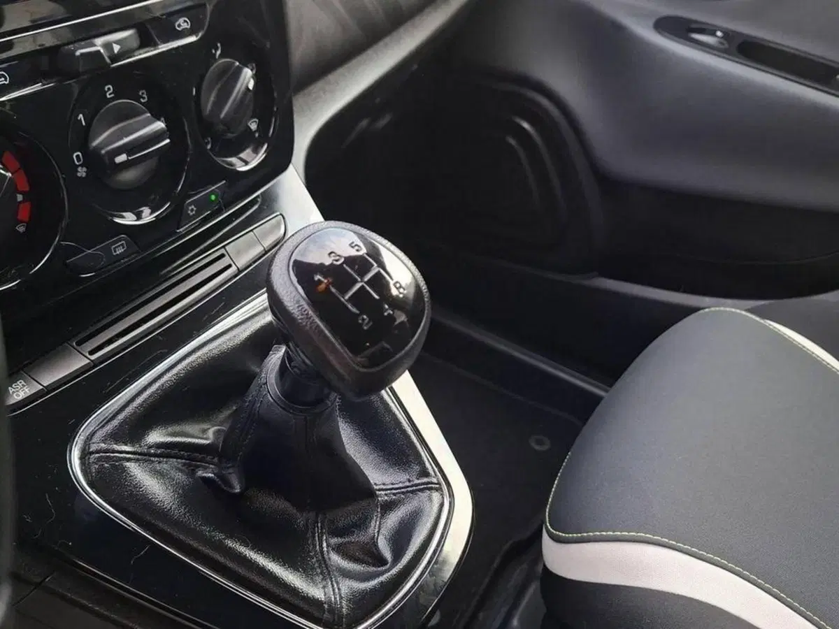 Lancia Ypsilon usata a Torino (10)