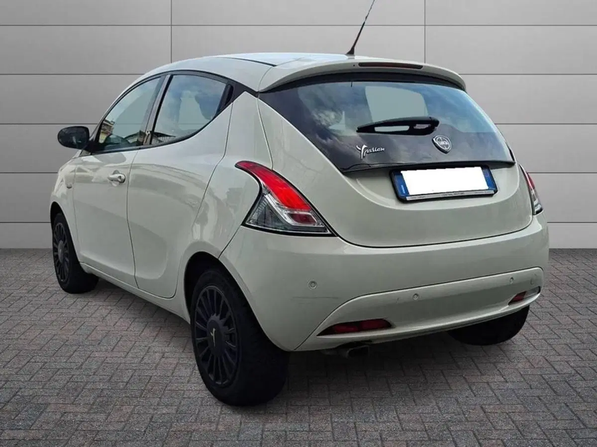 Lancia Ypsilon usata a Torino (2)