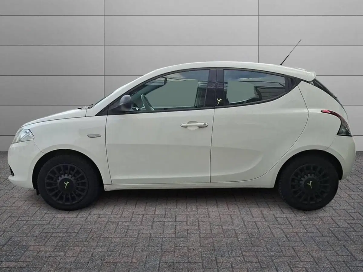 Lancia Ypsilon usata a Torino (6)