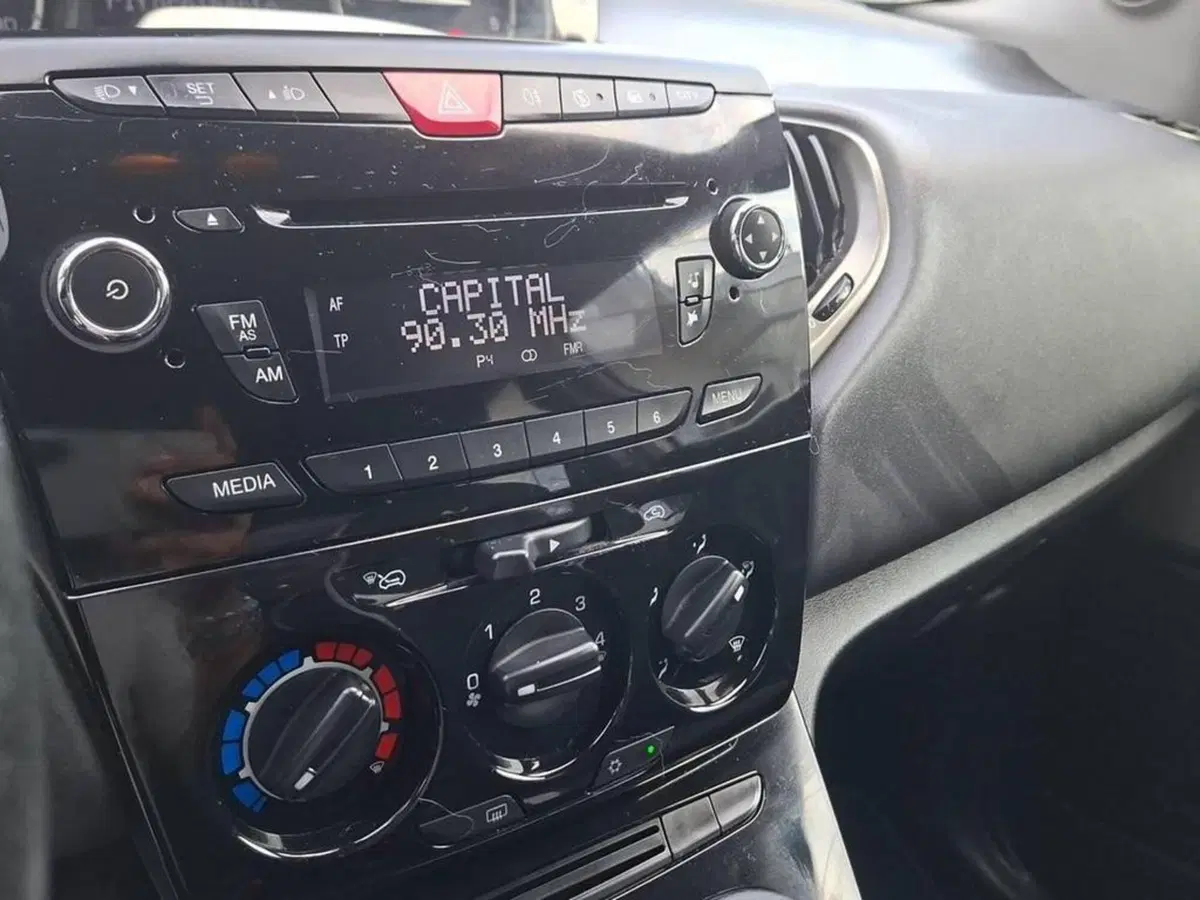 Lancia Ypsilon usata a Torino (9)