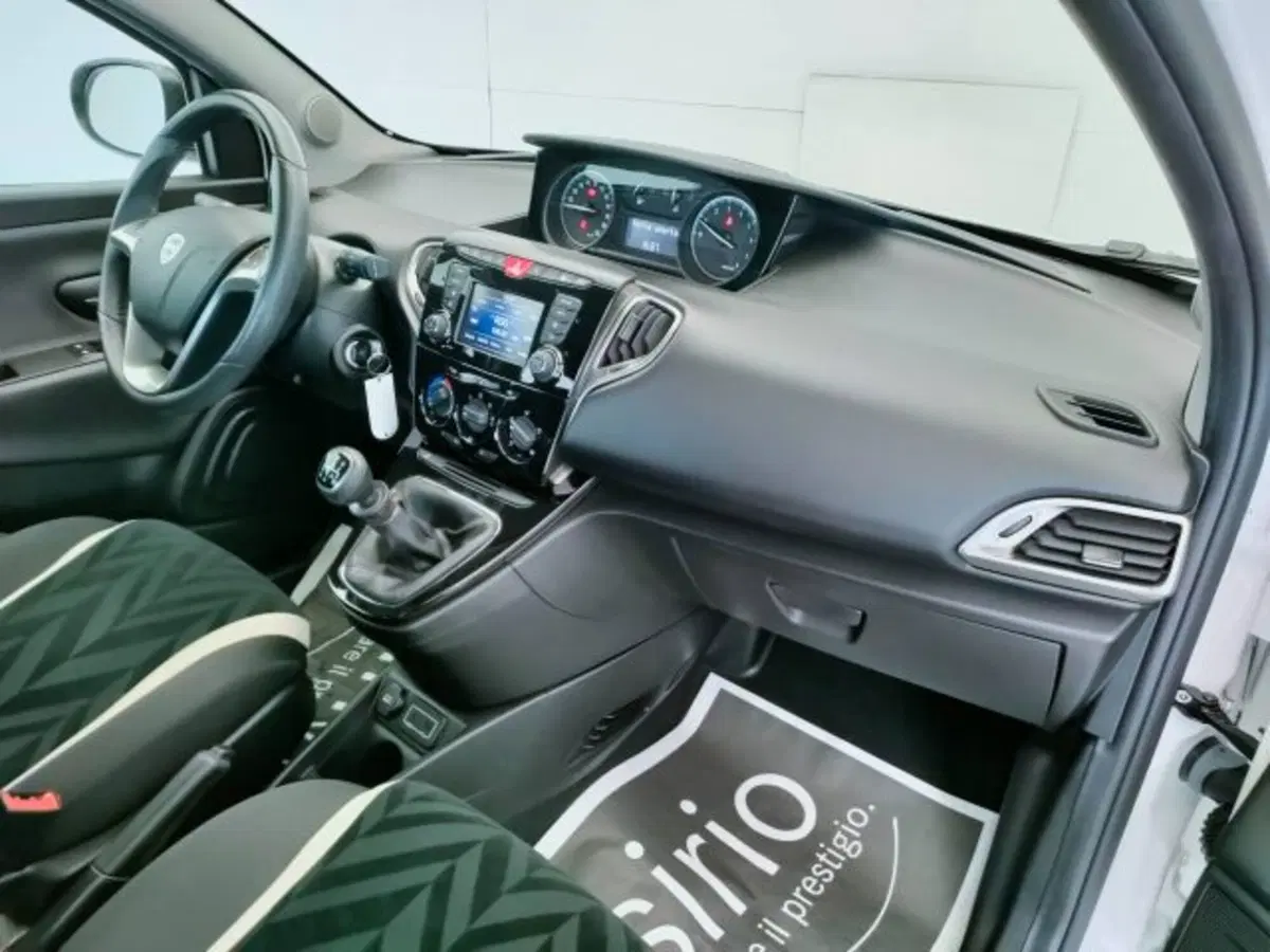 Lancia Ypsilon usata a Teramo (10)