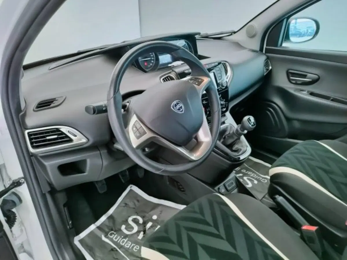 Lancia Ypsilon usata a Teramo (14)
