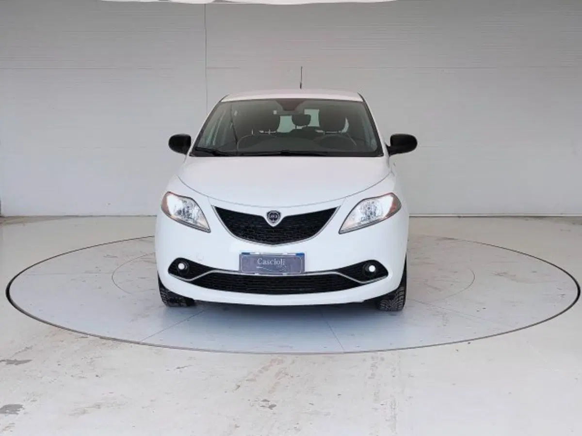 Lancia Ypsilon usata a Teramo (2)