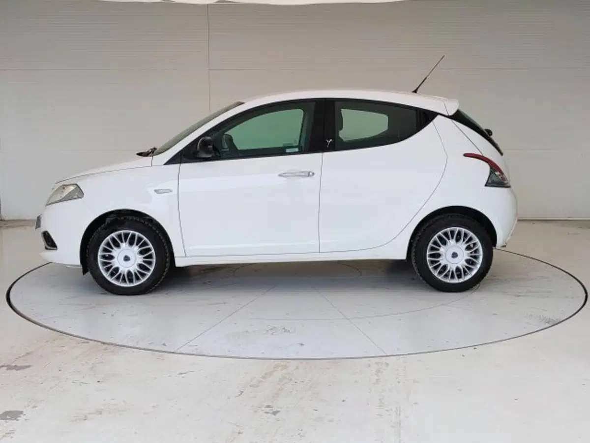 Lancia Ypsilon usata a Teramo (3)
