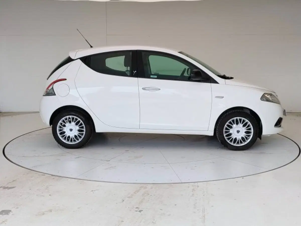 Lancia Ypsilon usata a Teramo (7)