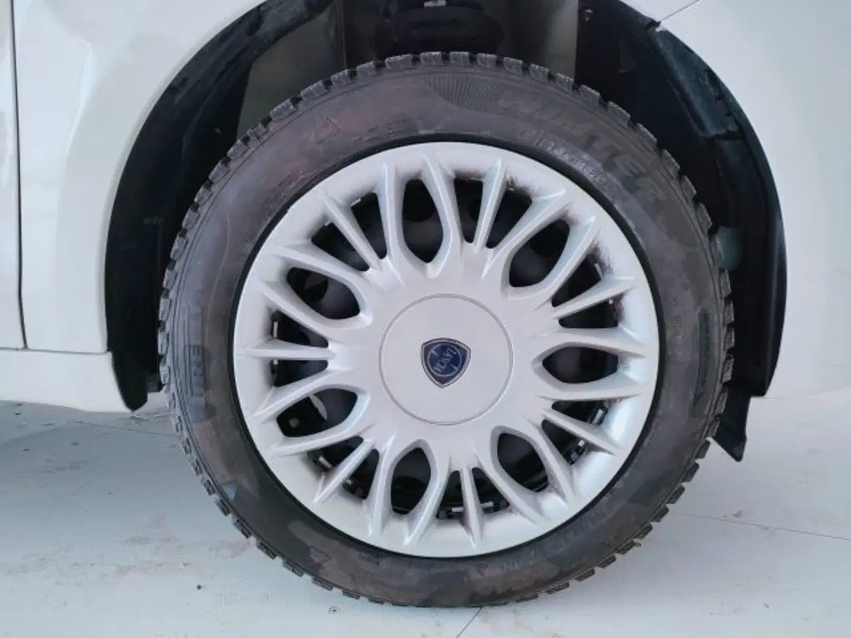 Lancia Ypsilon usata a Teramo (8)