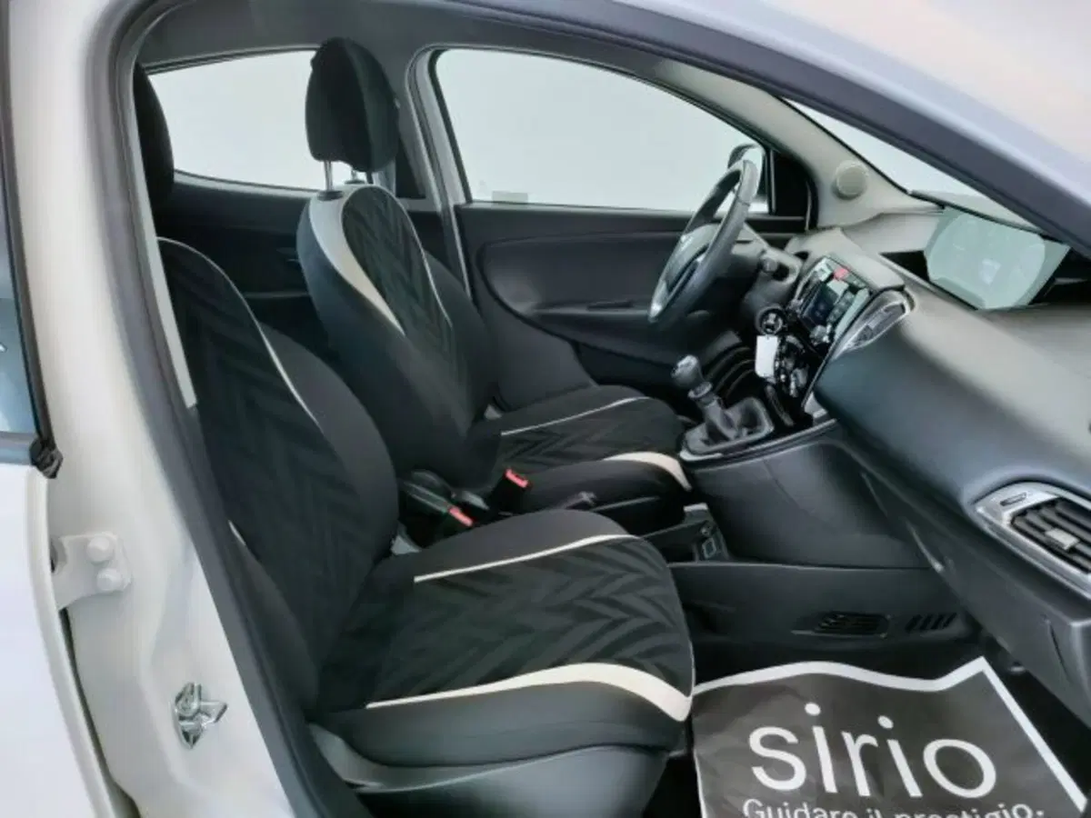 Lancia Ypsilon usata a Teramo (9)