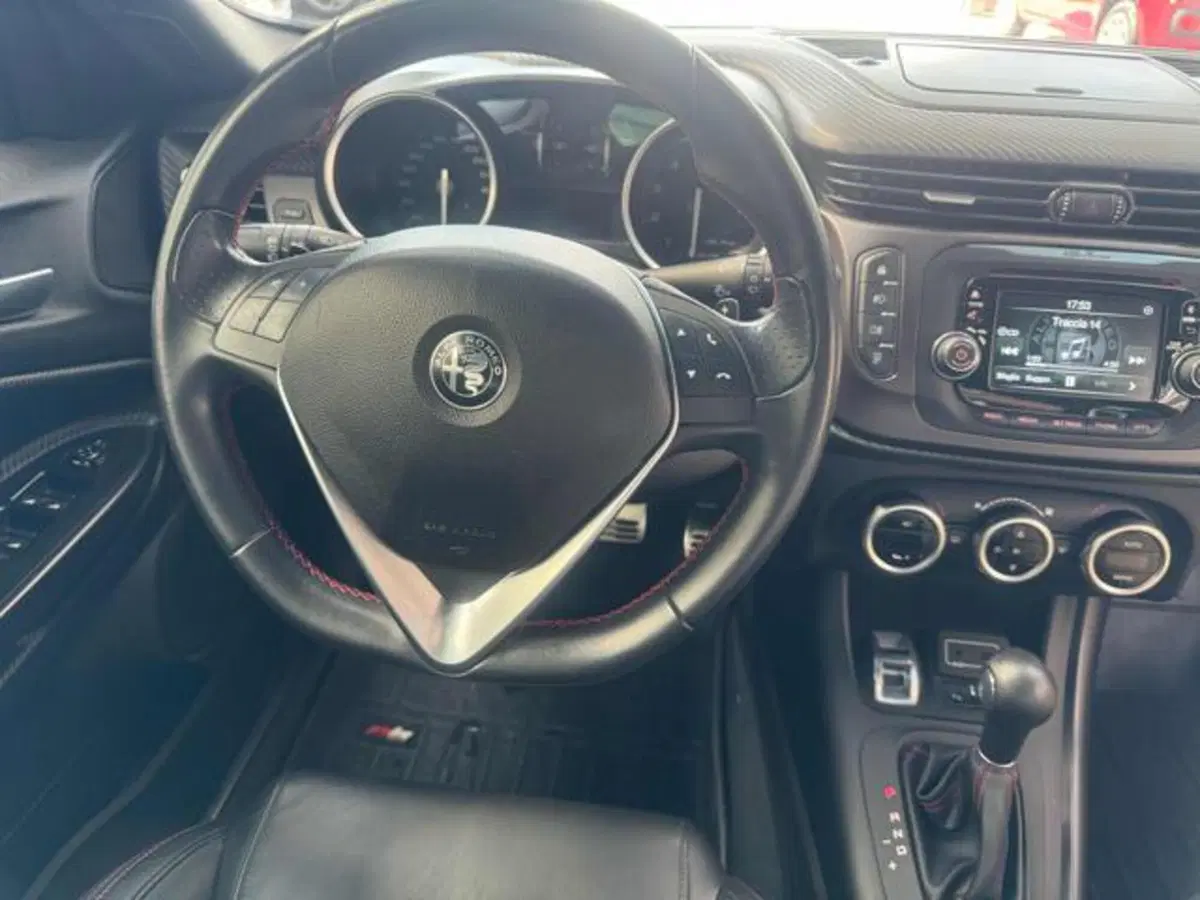 Alfa Romeo Giulietta usata a Vercelli (11)