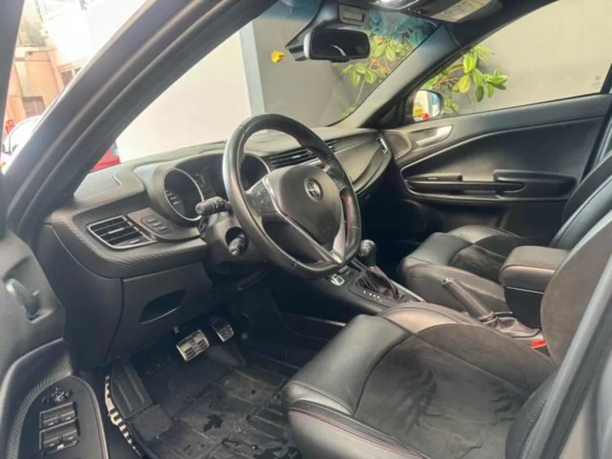 Alfa Romeo Giulietta usata a Vercelli (9)