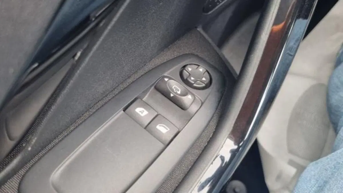Peugeot 208 usata a Savona (11)