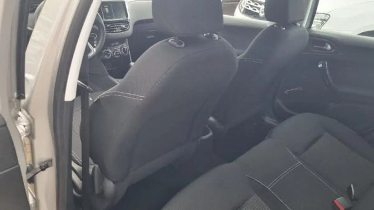 Peugeot 208 usata a Savona (16)