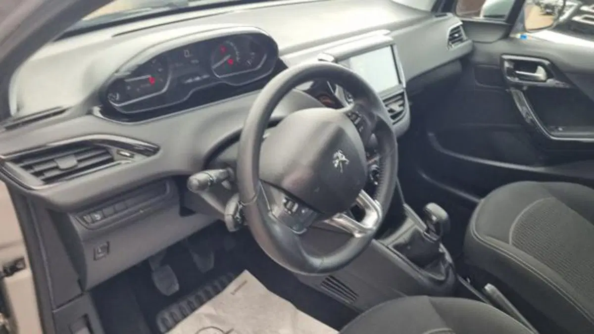 Peugeot 208 usata a Savona (18)