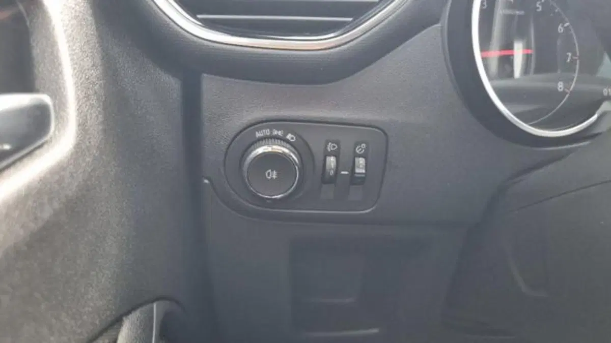 Opel Crossland usata a Savona (12)