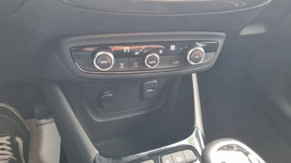 Opel Crossland usata a Savona (7)