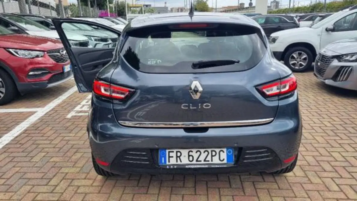 Renault Clio usata a Savona (17)