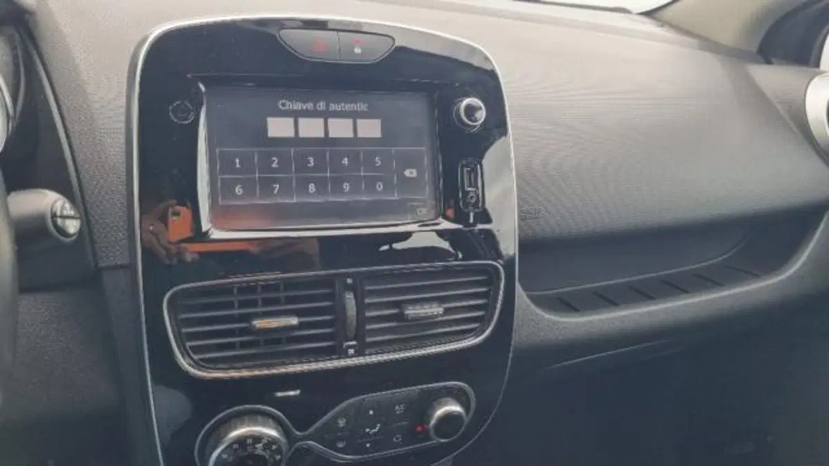 Renault Clio usata a Savona (9)