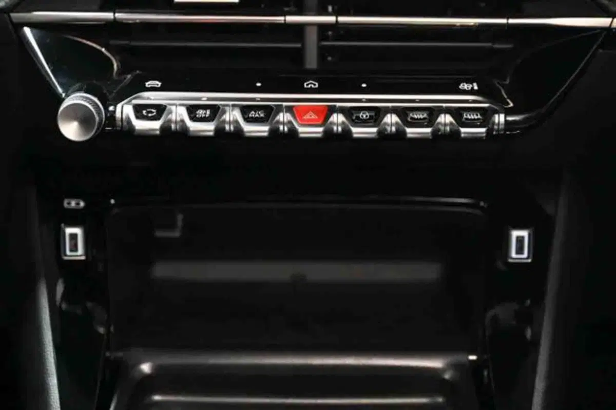 Peugeot 208 nuova a Torino (14)