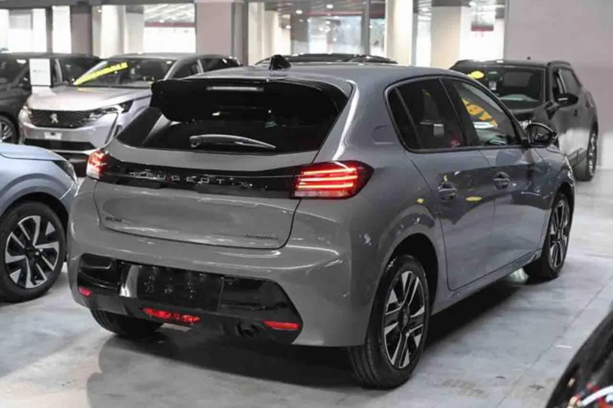 Peugeot 208 nuova a Torino (3)