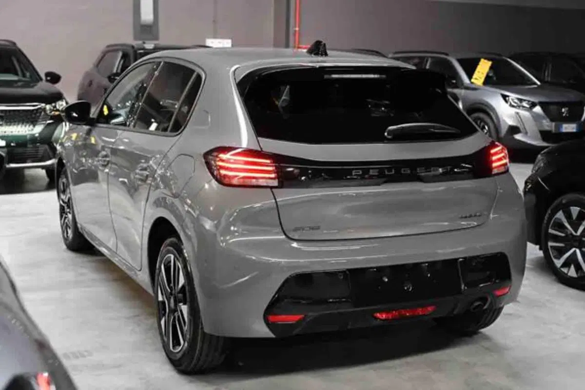 Peugeot 208 nuova a Torino (4)