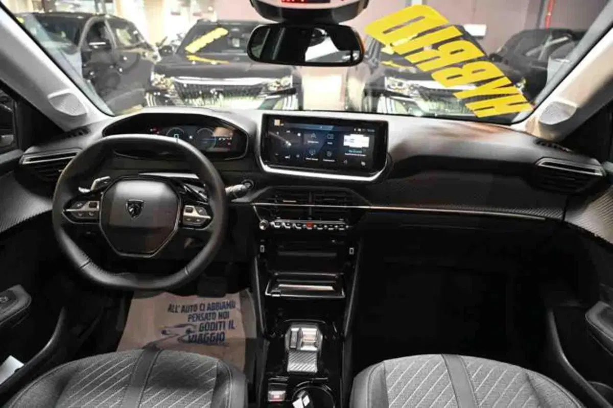 Peugeot 208 nuova a Torino (7)