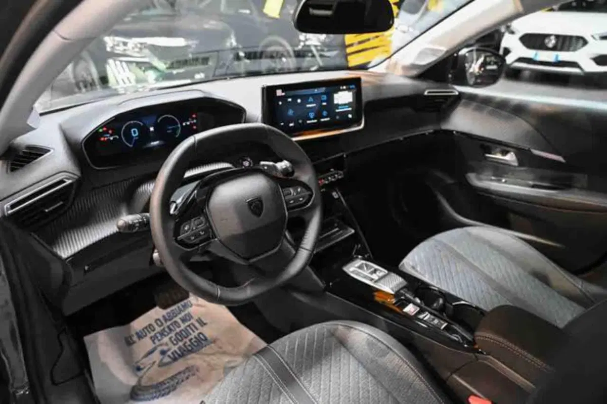 Peugeot 208 nuova a Torino (8)
