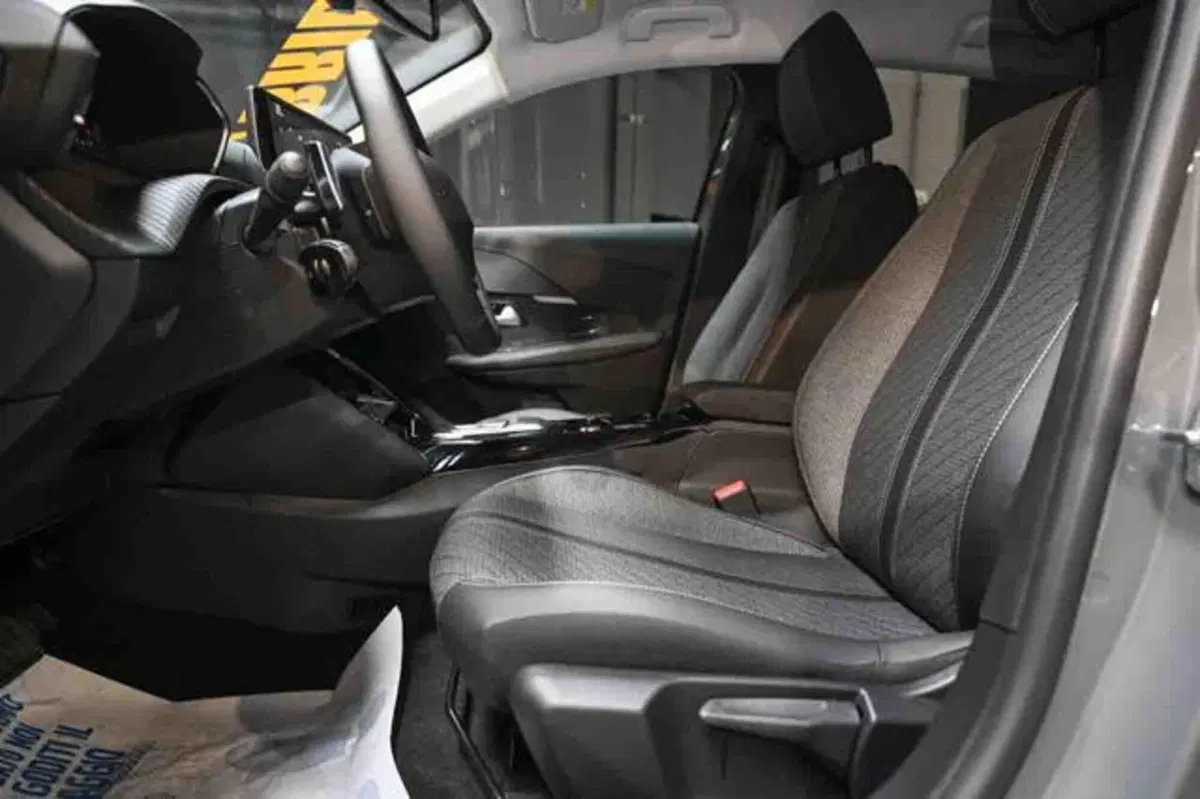 Peugeot 208 nuova a Torino (9)