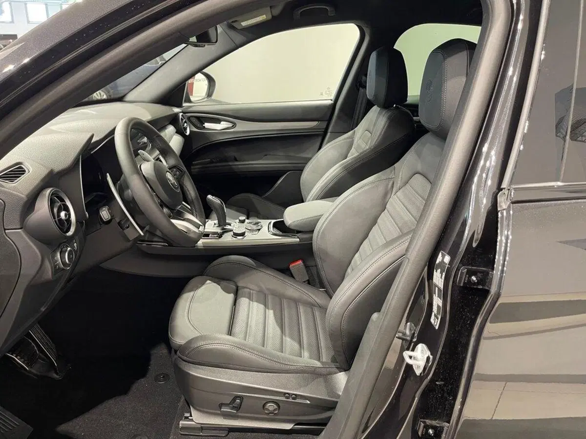 Alfa Romeo Stelvio nuova a Sondrio (10)