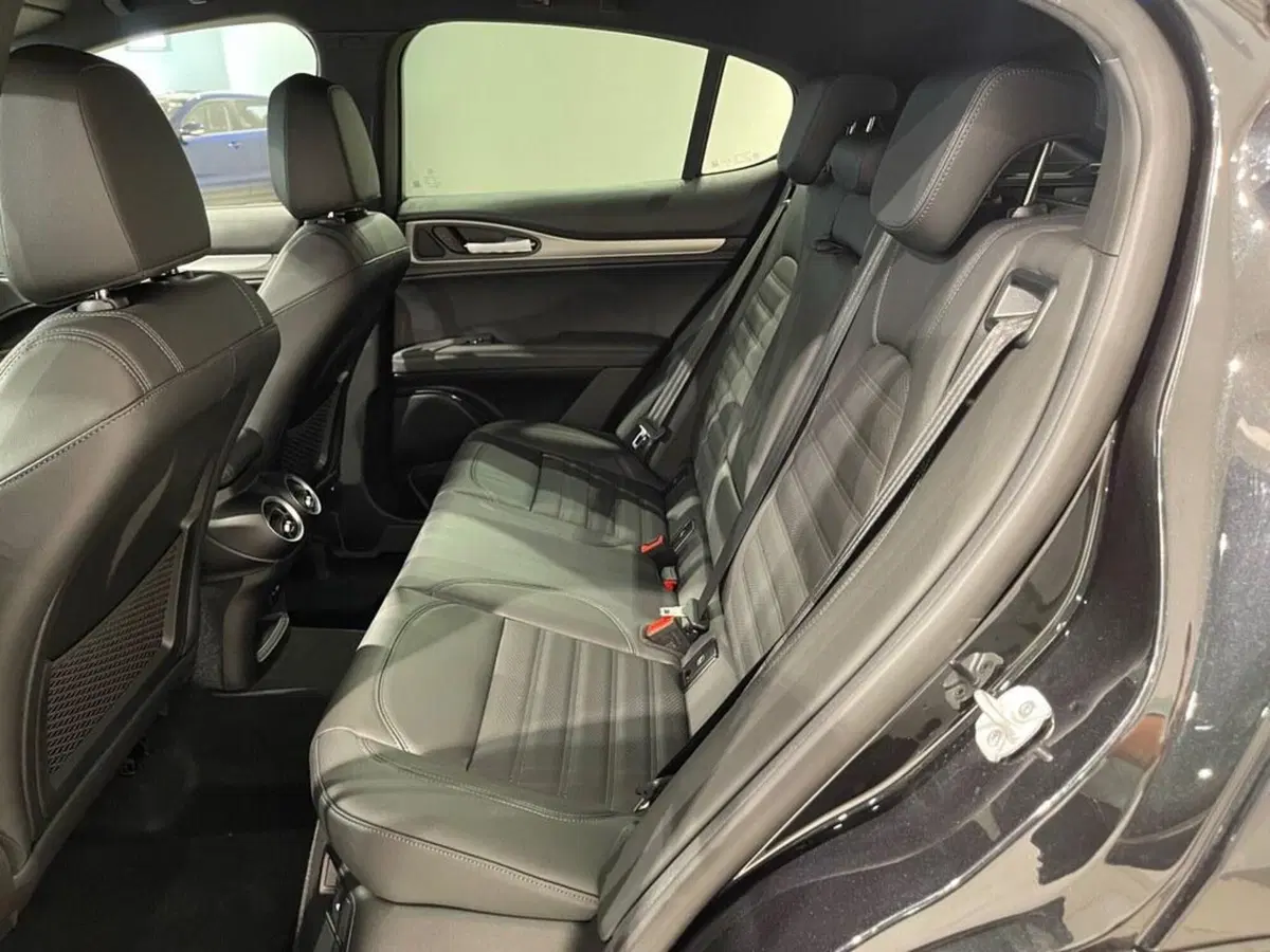 Alfa Romeo Stelvio nuova a Sondrio (11)