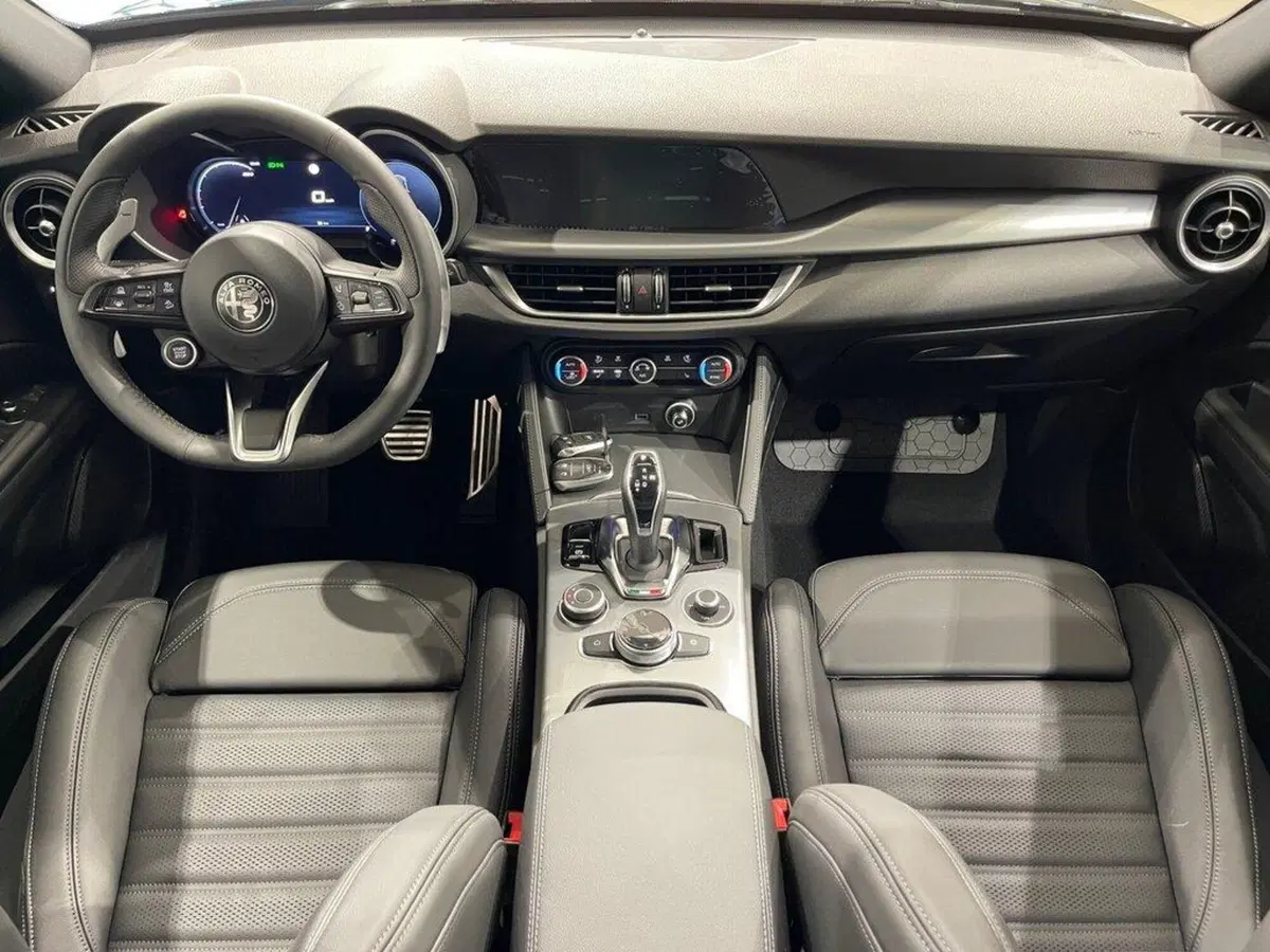 Alfa Romeo Stelvio nuova a Sondrio (12)