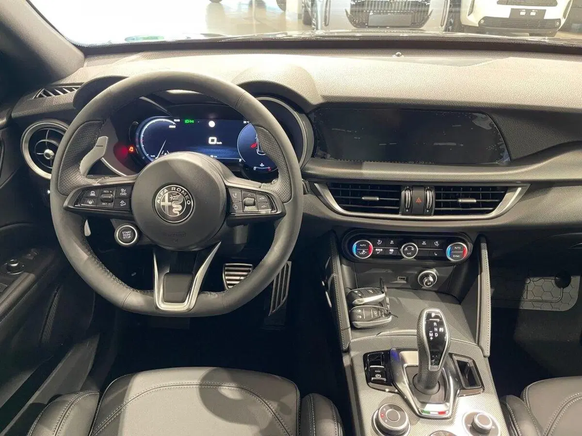 Alfa Romeo Stelvio nuova a Sondrio (13)