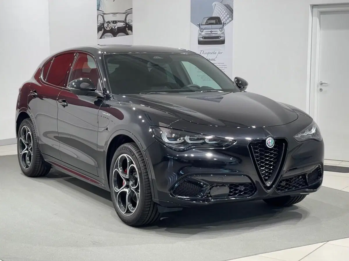Alfa Romeo Stelvio nuova a Sondrio (3)