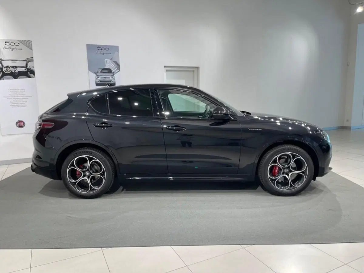 Alfa Romeo Stelvio nuova a Sondrio (4)