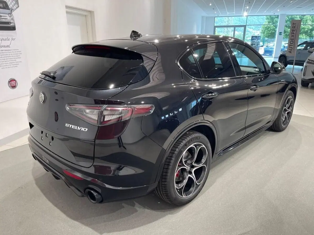 Alfa Romeo Stelvio nuova a Sondrio (5)