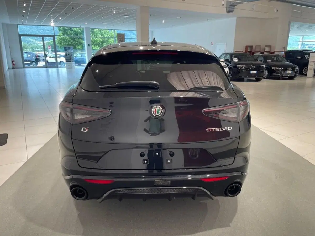 Alfa Romeo Stelvio nuova a Sondrio (6)