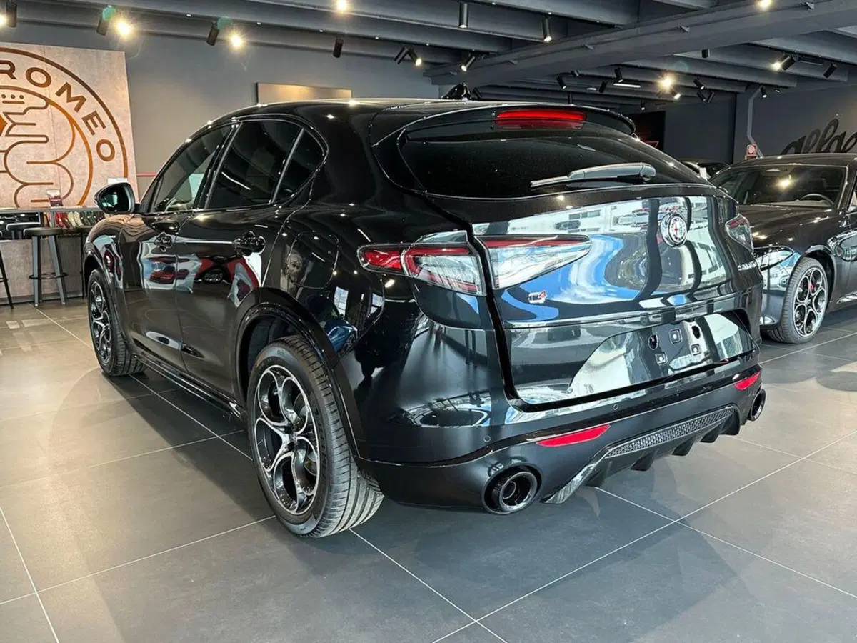 Alfa Romeo Stelvio nuova a Sondrio (3)