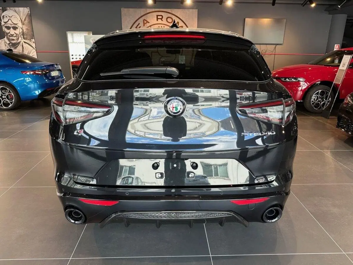Alfa Romeo Stelvio nuova a Sondrio (4)