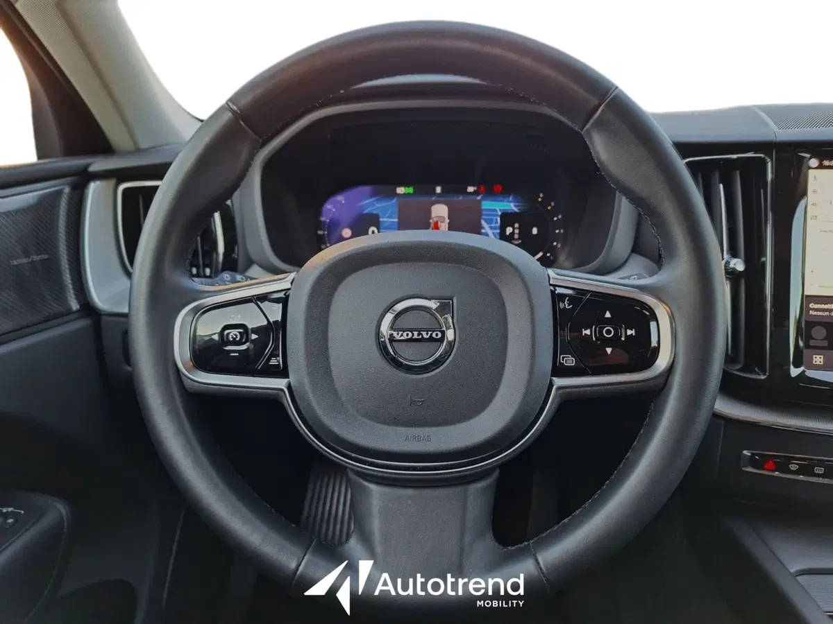 Volvo XC60 usata a Bari (10)