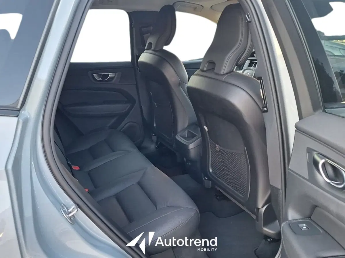 Volvo XC60 usata a Bari (16)