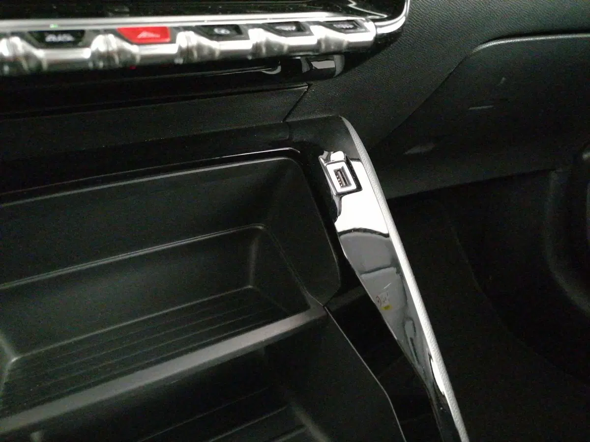 Peugeot 208 usata a Roma (18)