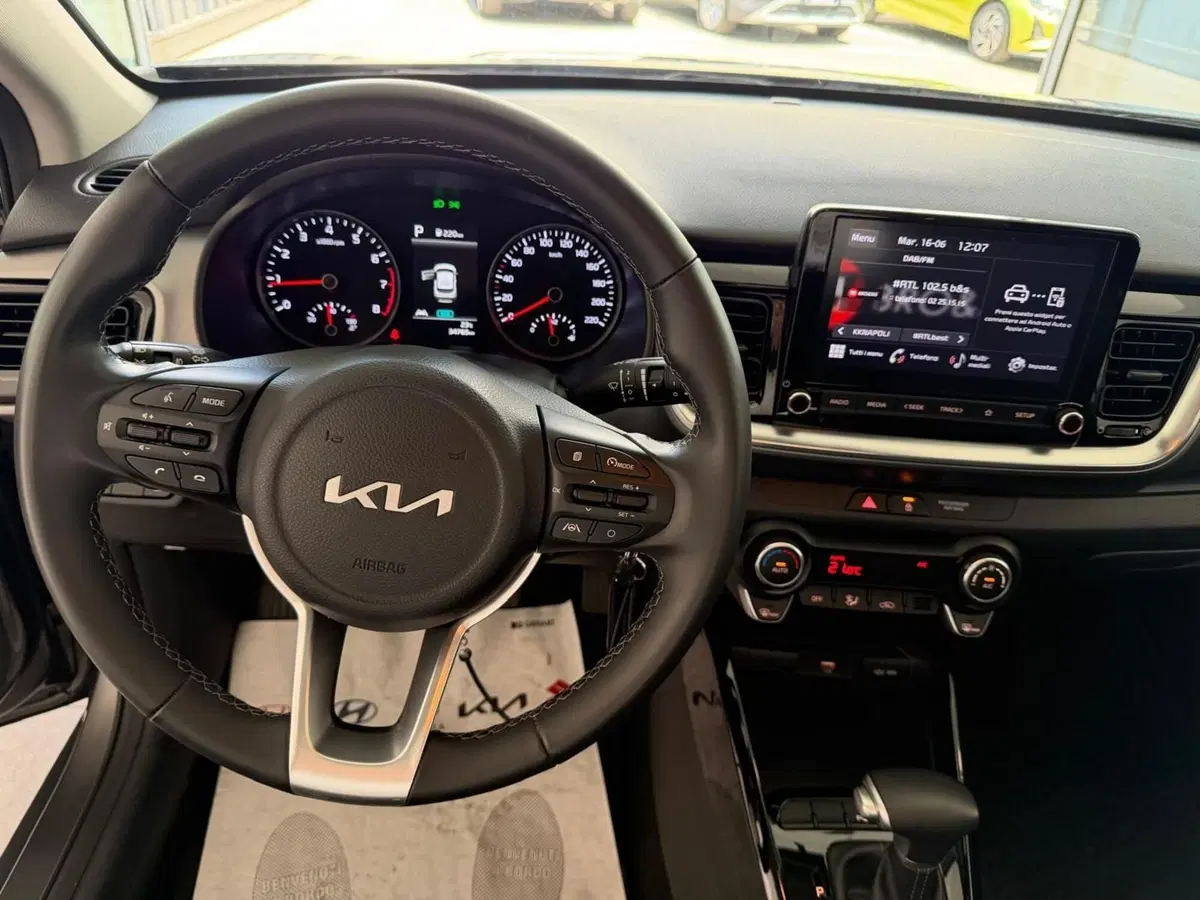 Kia Stonic usata a Napoli (12)
