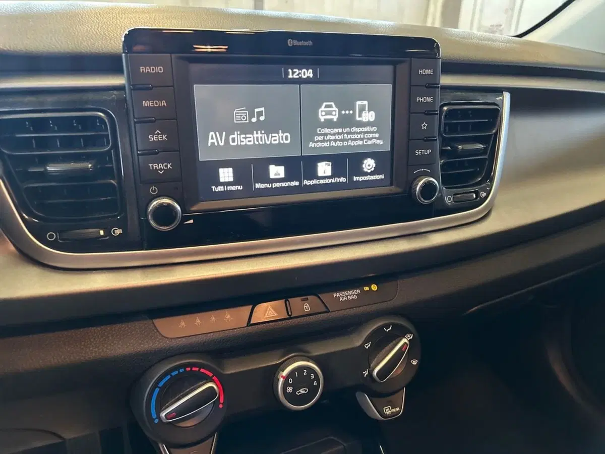 Kia Rio usata a Milano (10)