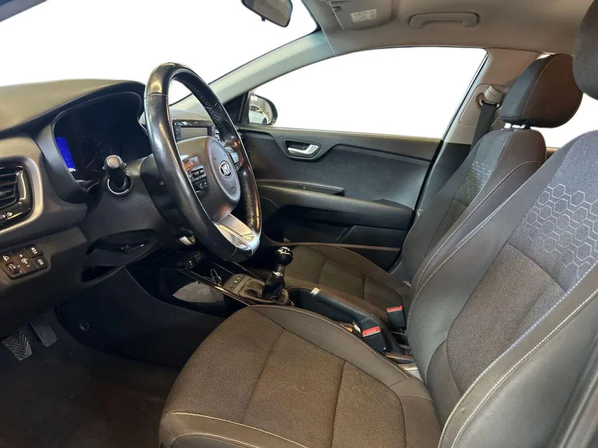 Kia Rio usata a Milano (11)