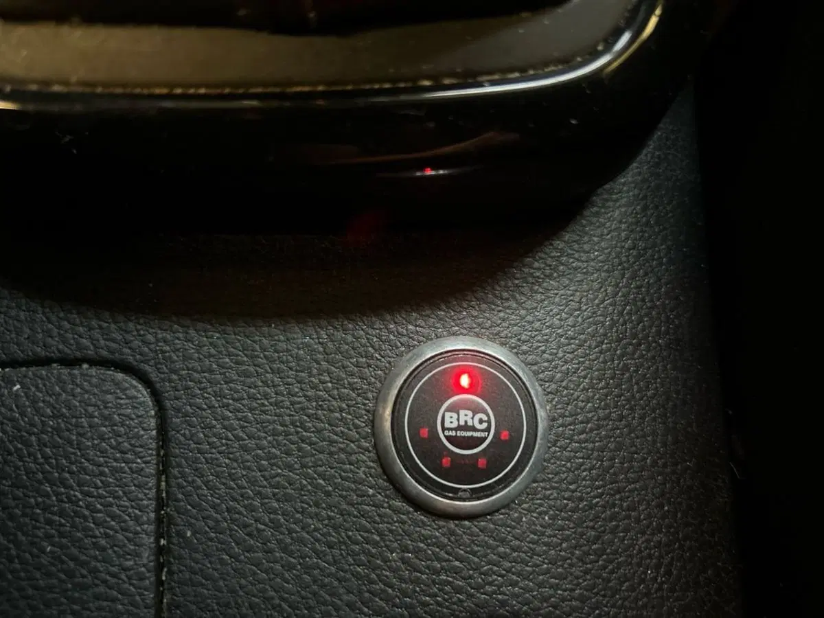 Kia Rio usata a Milano (13)