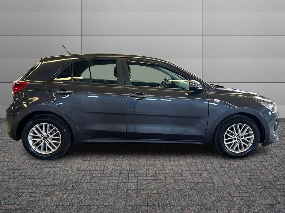 Kia Rio usata a Milano (3)