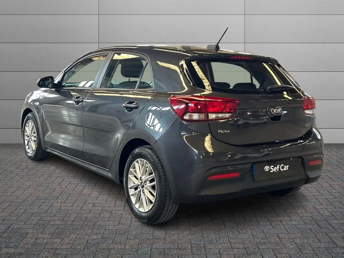 Kia Rio usata a Milano (4)