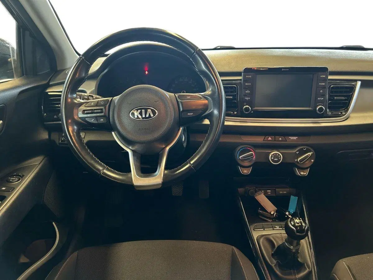 Kia Rio usata a Milano (8)