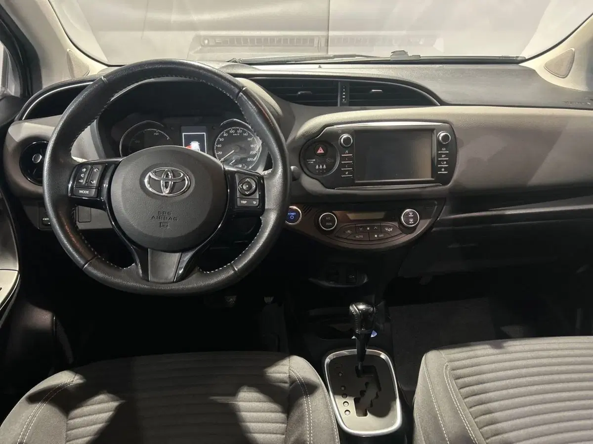 Toyota Yaris usata a Milano (10)
