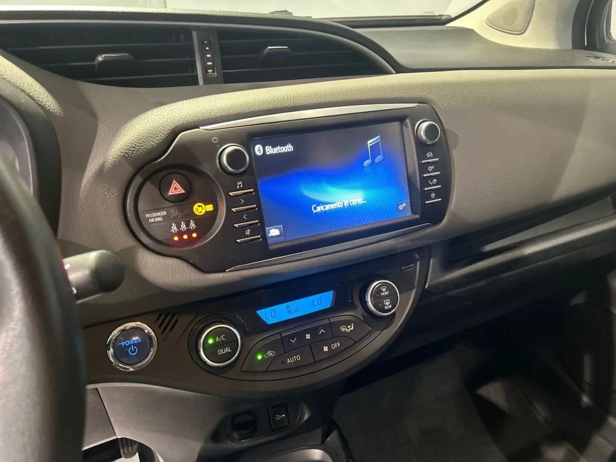 Toyota Yaris usata a Milano (12)
