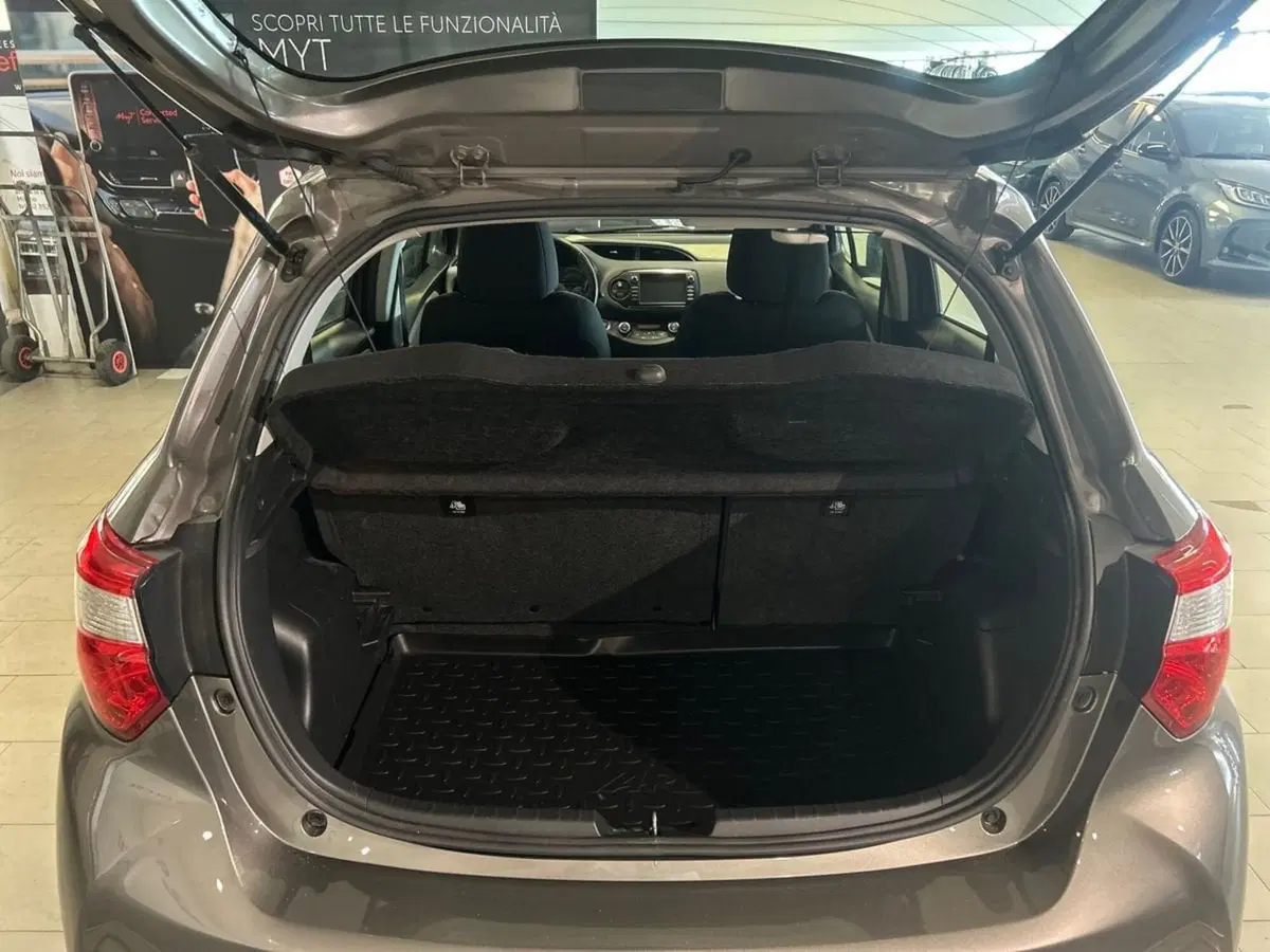 Toyota Yaris usata a Milano (7)